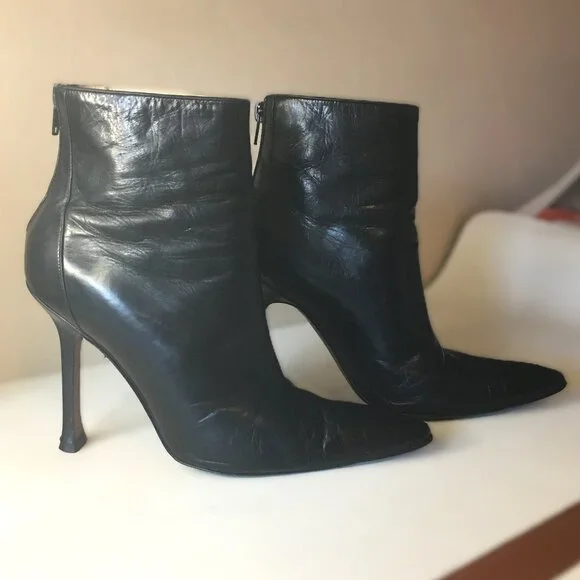 MANOLO BLAHNIK Black Leather Point Toe Ankle Boots 💋 SIZE 38 - Picture 2 of 16